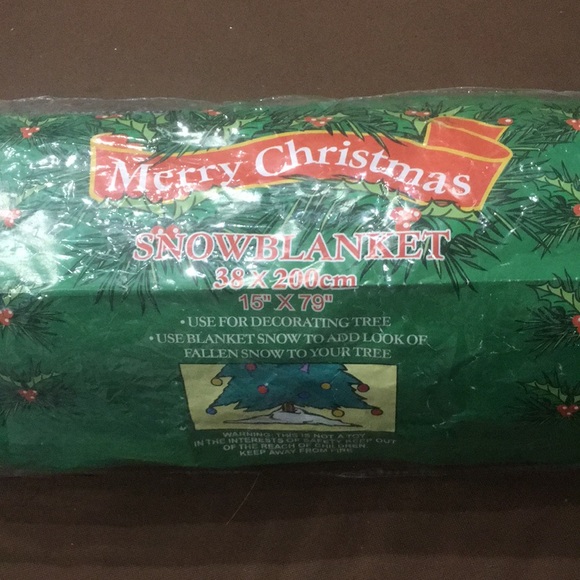 NWT🔥 Christmas Snow Blanket 15” x 79” Roll NEW - Picture 2 of 5
